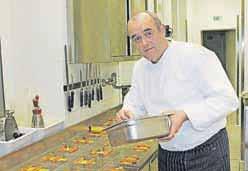 22 PETEK_22. 02. 2013 DRUŽABNA KRONIKA PO MOŠKO IN ZA MOŠKE Vendar se okusnih dobrot in prijazne razlage o avstrijskem žganju nismo branile niti ženske.