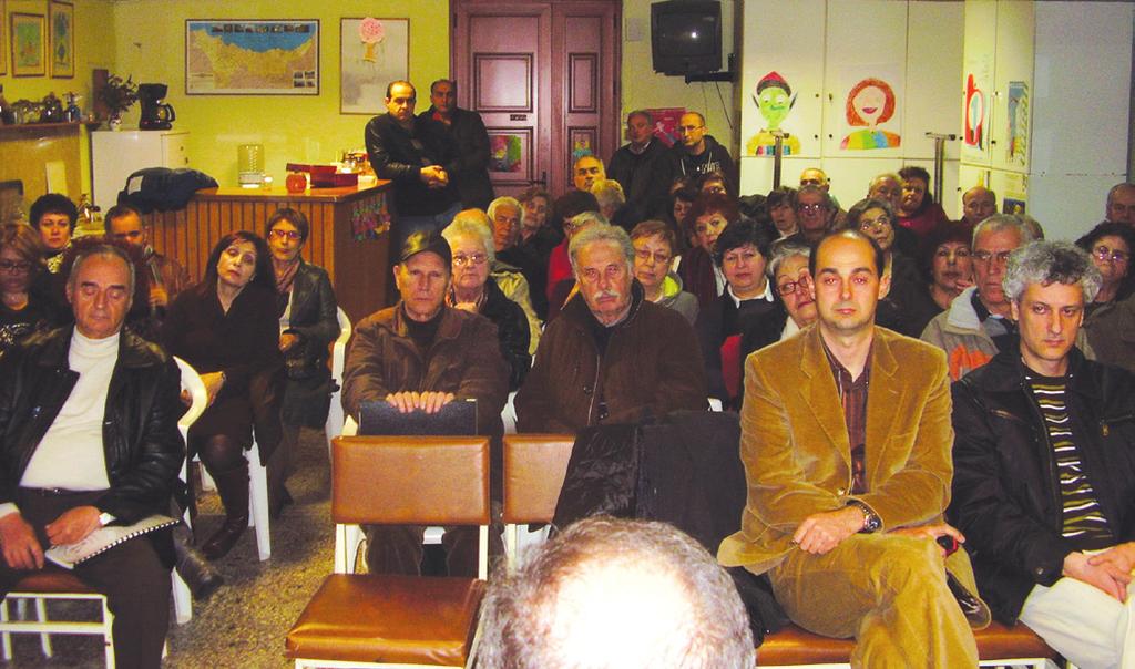 της Κίνησης άνδρες, γυναίκες και παιδιά, με κλαδευτήρια, με πριόνια, με τσεκούρια, με