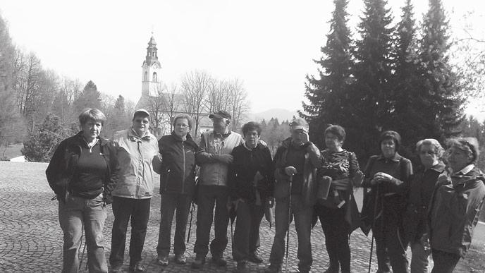 IZ DELA NAŠIH DRUŠTEV Društvo upokojencev Lavrica Pomlad je prebudila tudi malo manj mlade pohodnike Sončni žarki, sicer še z zmanjšano močjo, nas vztrajno privabljajo iz naših domov v naravo.