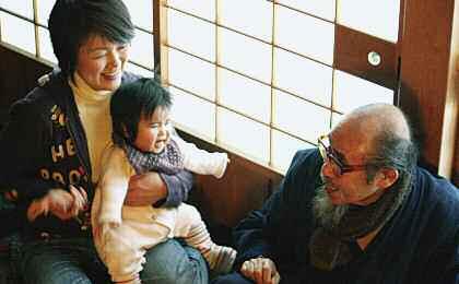 Kumiem Inc., Japan t. +81 742 27 2216 f. +81 742 26 1830 noirmam@sepia.ocn.ne.jp www.kawasenaomi.
