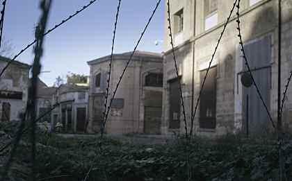 Roads and Oranges Film Productions, New Films Άννα Τσιάρτα/Anna Tsiarta t. +357 2232 3149 newfilmsltd@gmail.