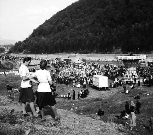 8 august 2015 TÉMA MESIACA ZAKAŽDÝM INÝ A PRITOM STÁLE NÁŠ Radvanský jarmok trvá v kalendári za tri dni, v skutočnosti ale býval vtedy aj do týždňa.