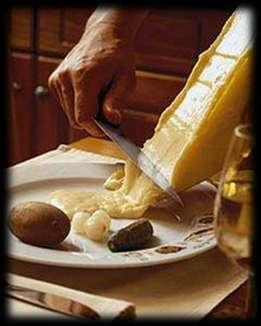 Raclette είναι το όνομα ενός ελβετικού τυριού το οποίο φτιάχνεται από γάλα αγελάδας. Ταυτόχρονα όμως, είναι και το όνομα ενός πολύ δημοφιλούς σκεύους που χρησιμοποιείται για το λιώσιμο του τυριού.