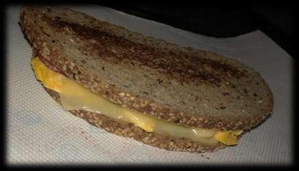 ΥΛΙΚΑ ΓΙΑ SANDWICH Ομελέτα Λουκάνικο