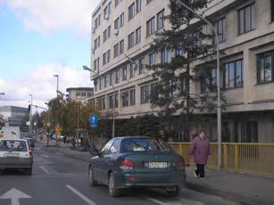 pri merenju aparat se postavlja na slobodnom prostoru između poslovnih