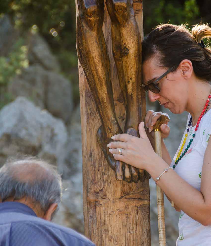 Gospina škola Gospina škola POVIJEST SUSRETA Prvi međunarodni susret organizatora hodočašća, voditelja međugorskih centara mira i molitvenih skupina organizirao je Informativni Centar Mir Međugorje