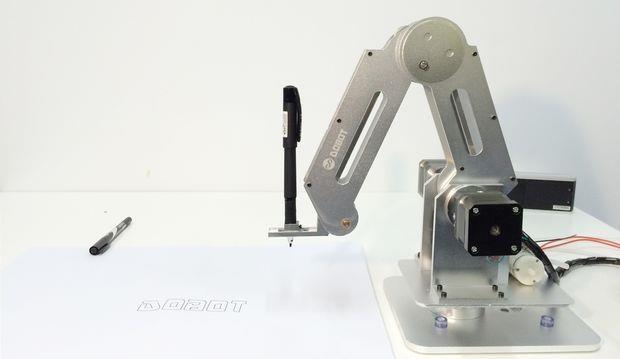 2. Hardware 2.1. Výber konštrukcie modelu a návrh pomocou programu Solid Works Vôbec prvou úlohu, pri riešení tohto projektu, pre nás bol výber správnej konštrukcie robotického manipulátoru.