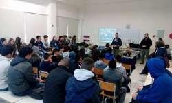 11/05/17 Οι μαθητές ανέπτυξαν με την υπεύθυνη καθηγήτρια το θέμα του κοινωνικού αποκλεισμού.