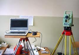3.4.2.2 Leica Geo Office Tools (LGO Tools) Η μεταφορά των δεδομένων από τον γεωδαιτικό σταθμό Leica TCR 407 σε Η/Υ (Εικόνα 3.4.2.2-1) πραγματοποιήθηκε μέσω καλωδίου που συνδέεται σε σειριακή θύρα και με τη χρήση του αντίστοιχου πακέτου προγραμμάτων Η/Υ Leica Geo Office Tools (LGO Tools) που συνοδεύει το όργανο.