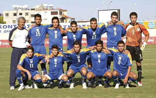 ΕΘΝΙΚΗ ΝΕΩΝ Η Εθνική μας όπως άρχισε τον αγώνα με την Ουγγαρία στις 27 Οκτωβρίου 2006. 2 0 0 6-2 0 0 7 Προκριματική φάση Οι αγώνες έγιναν στην Πάφο και την Εθνική μας καθοδήγησε ο Θράσος Κονιώτης.
