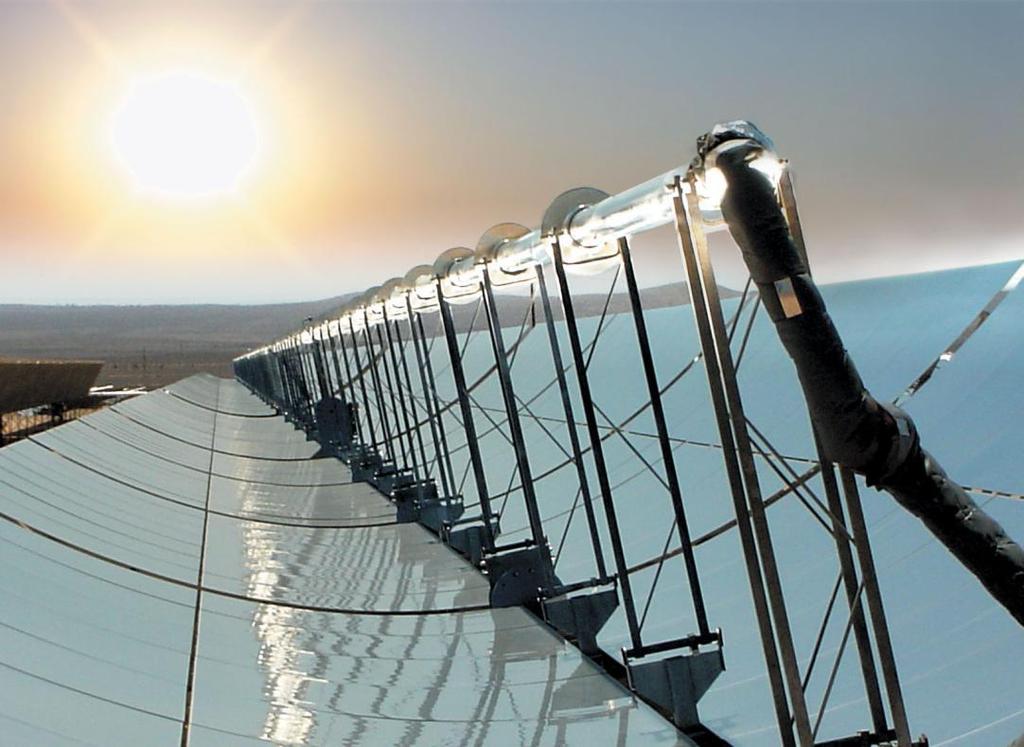 Δυνατότητα εφαρμογής υβριδικής τεχνολογίας Δυνατότητα αποθήκευσης ενέργειας Εικόνα 2.1: Άποψη παραβολικού συλλέκτη [13] 2.3.3.3 Συστήματα Ηλιακού Πύργου Ισχύος Ο Πύργος Ηλιακής Ισχύος (εικόνα 2.