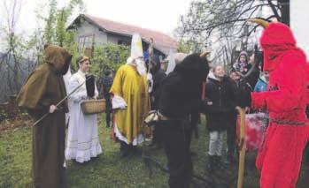 Prosim, da nam udeležbo zaradi lažjega načrtovanja delavnic in nakupa potrebščin sporočite vnaprej, a nekaj otrok več vsekakor ne bo težava. Udeležba je brezplačna. Vabljeni!