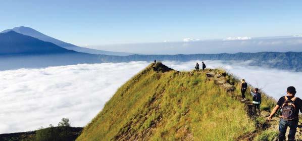 VOLCANO TREKKING Έναρξη: 15:00 Διάρκεια: 10 ώρες ΠΕΖΟΠΟΡΙΑ ΣΤΟ ΗΦΑΙΣΤΕΙΟ Θα αναχωρήσετε στις 15:00 π.μ.