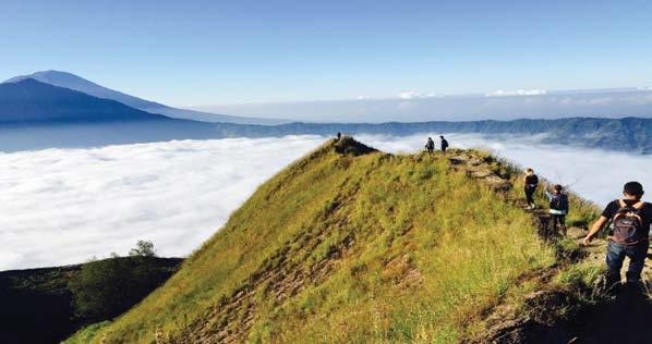 VOLCANO TREKKING ΠΕΖΟΠΟΡΙΑ ΣΤΟ ΗΦΑΙΣΤΕΙΟ Έναρξη:15:00 Διάρκεια: 10 ώρες Προτεινόμε