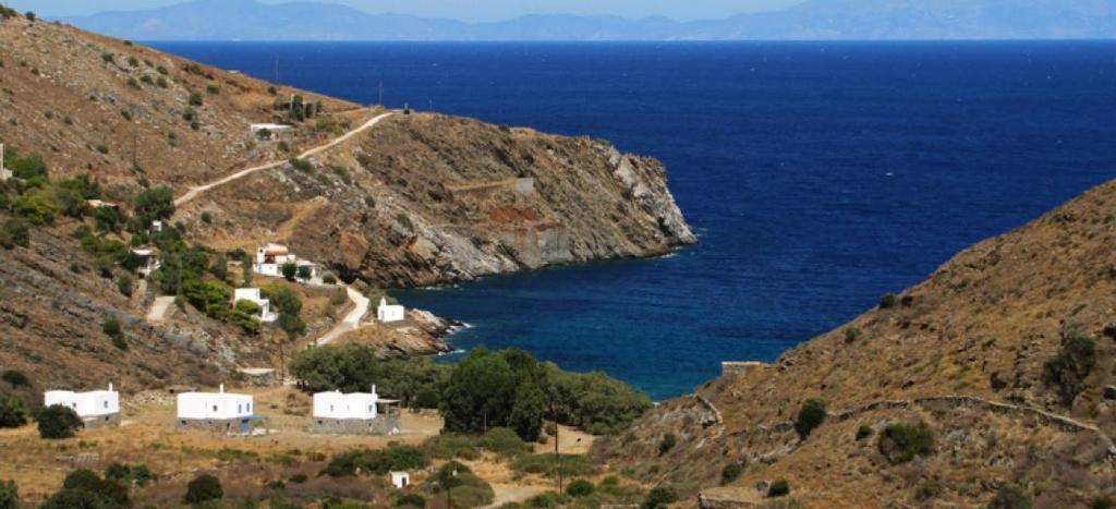 Η θέση αυτή λειτουργεί σαν αφετηρία της διαδρομής, επειδή έχει και οδική πρόσβαση από τον επαρχιακό δρόμο Ιουλίδας προς Σπαθί και Καστρί.