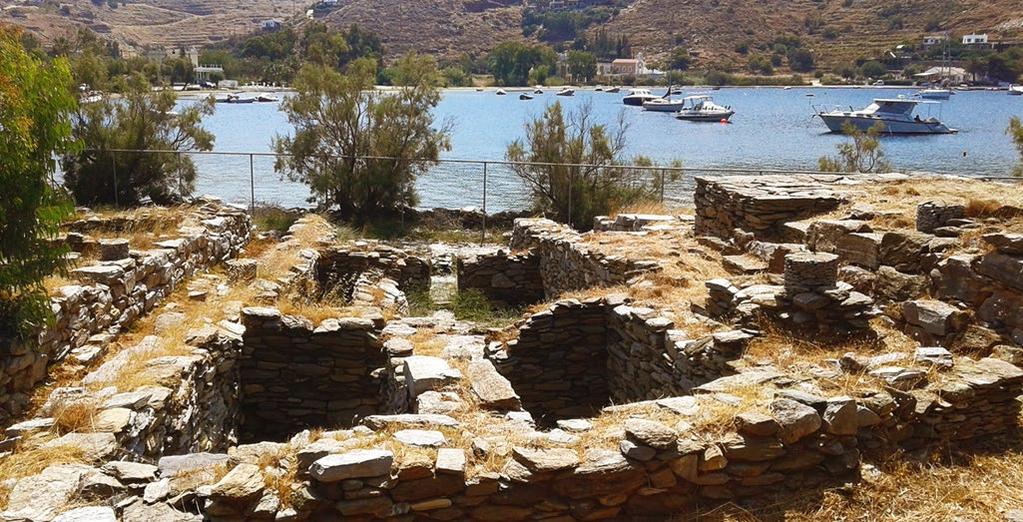 ΙΣΤΟΡΙΑ - ΠΟΛΙΤΙΣΜΟΣ Ο Προϊστορικός Οικισμός της Αγίας Ειρήνης Ακριβώς απέναντι από το Βουρκάρι βρίσκεται η χερσόνησος της Αγίας Ειρήνης, που πήρε το όνομά της από το ομώνυμο γραφικό ξωκλήσι.