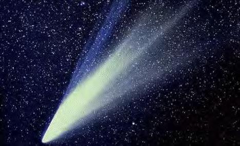 BESOEK Halley se komeet is slegs elke 75 tot 76 jaar vanaf die Aarde sigbaar bitly/16n0y9k Komeet West, wat in 1995 afgeneem is Hier kan jy sien dat die komeet eintlik twee sterte het Die wit stert