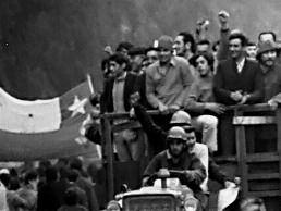 Μέρος Ι: h εξέγερση της μπουρζουαζίας (1975, 96 ) Part i: the insurrection of the Bourgeoisie [Parte i: La insurrección de la burguesía] Ο Σαλβαδόρ Αλιέντε βάζει μπρος ένα πρόγραμμα ριζικών