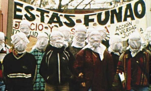 246 Πατρίσιο Γκουσμάν 15ο Φεστιβάλ Ντοκιμαντέρ Θεσσαλονίκης 2013 Η υπόθεση Πινοσέτ the Pinochet Case [el caso Pinochet] Την Τρίτη 22 Σεπτεμβρίου 1998, ο Αουγκούστο Πινοσέτ συνελήφθη στο Λονδίνο με