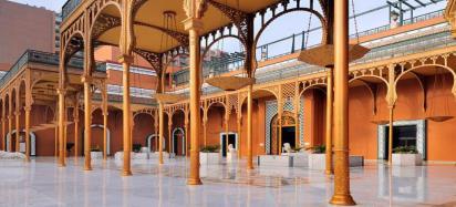 αρχιτεκτονική της Τοσκάνης με ζεστή, αραβική υπηρεσία να