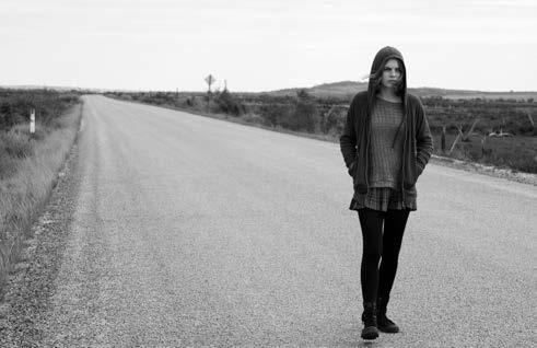 Aνοιχτοί Oρίζοντες / Thessaloniki IFF-2015 ID # 315 80 Looking for Grace [Αναζητώντας την Γκρέις] Σκηνοθεσία-Σενάριο/Direction-Screenplay: Sue Brooks Φωτογρα - φία/cinematography: Katie Milwright