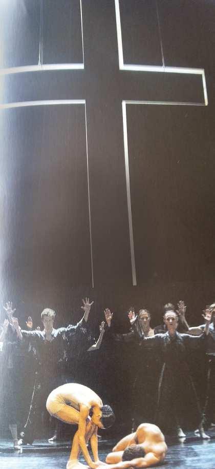 Nie je to náhoda. Autorka jeho nového libreta a choreograie Natália Horečná sa prostredníctvom umeleckých prvkov usiluje zaujať stanovisko k súčasnému dianiu vo svete.