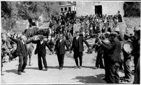 Έχουν προσκληθεί να παρουσιάσουν: Pierpaolo De Giorgi: Φιλόσοφος, μουσικός, Ελληνιστής, εκπρόσωπος των Ελληνόφωνων χωριών της Κάτω Ιταλίας.