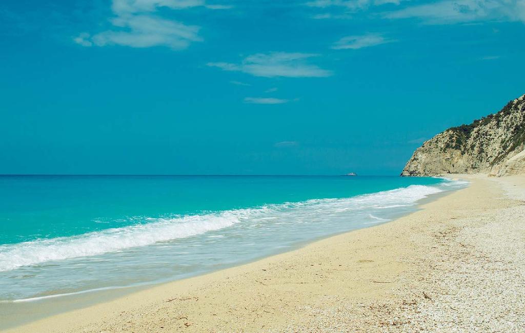 ασθενοφόρου. Οι συσκευές βρίσκονται σε εμφανές σημείο σε κάθε σταθμό και με την κατάλληλη διεθνή σηματοδότηση.