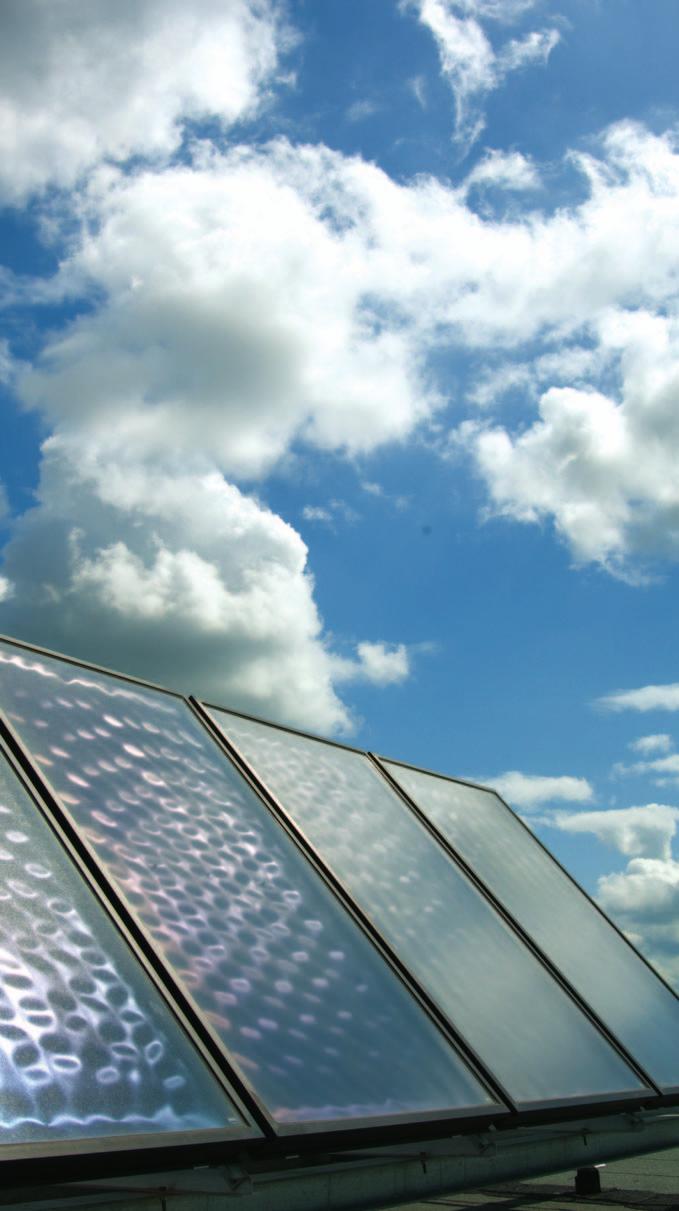 PRIMJENA VISOKOTEMPERATURNE DIZALICE TOPLINE 5 - SOLARNA OPREMA SOLARNI KOLEKTORI Visokoučinkoviti kolektori s izrazito selektivnim premazom pretvaraju cijelo kratkovalno solarno zračenje u toplinu.