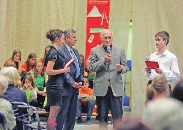 8 Gorenjski glas Foto: Andrej Tarfila Dogovor v Cerkljah Cerkljanski občinski svetniki so na zadnji seji vendarle naredili korak k reševanju neskladij med opozicijo in koalicijo, ki je septembra