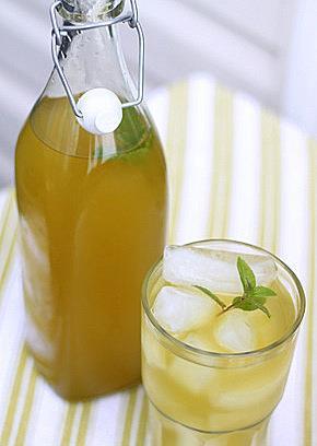 Το ginger με το λεμόνι είναι μία επιλογή που δικαιώνει όσους αρέσκονται σε πιο ασυνήθιστους αλλά ασφαλείς συνδυασμούς πικάντικης γεύσης. ΠΑΓΩΜΕΝΟ GINGER LEMON 4 κουτ.