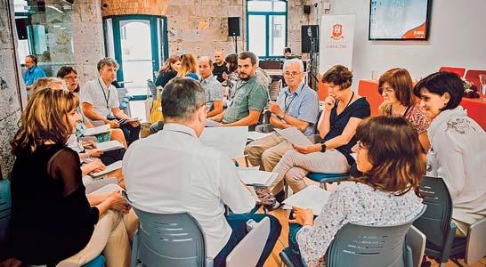 ENVIROTÉMA Účastníci konferencie na Univerzite v Gibraltári Univerzitní pedagógovia pre udržateľný rozvoj Vzdelávanie k udržateľnému rozvoju sa považuje za jednu z významných výziev pre našu