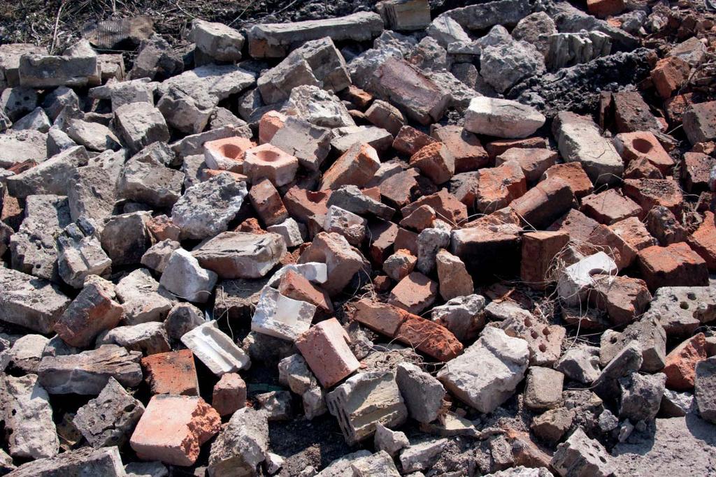 1/2014 ODPADOVÉ HOSPODÁRSTVO Kto uverí?! Paradoxy v číslach štatistík o stavebnom odpade a o odpade z demolácií Hovorí sa, že štatistika je presný sumár nepresných čísiel.