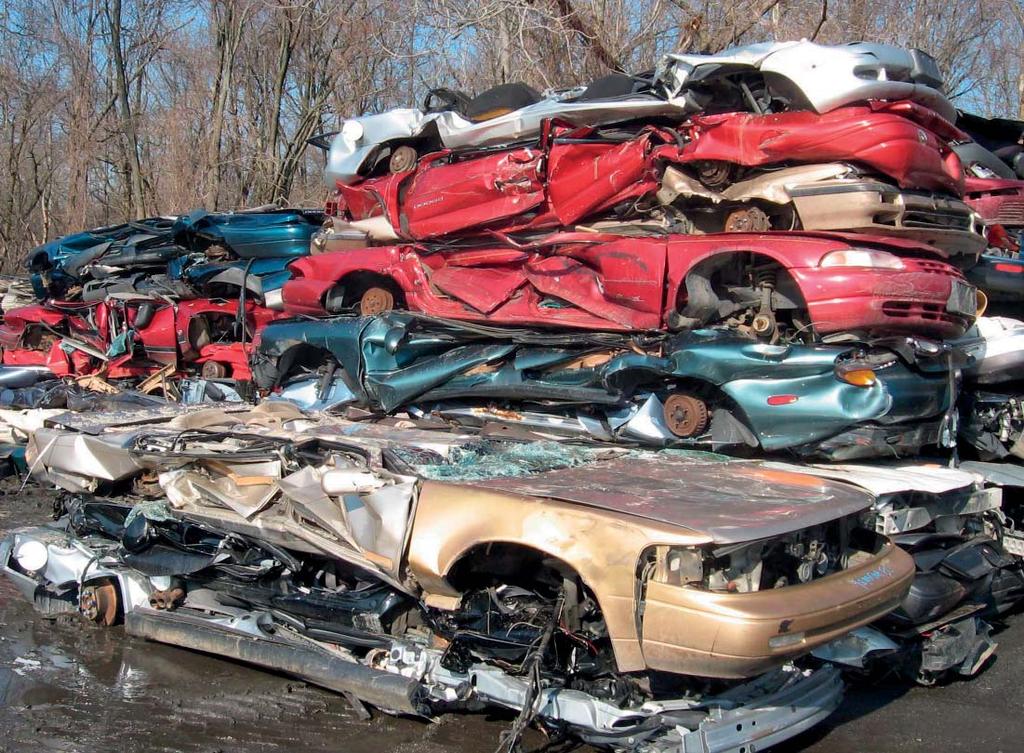 1/2014 RECYKLAČNÝ PRIEMYSEL Tzv. automobilová novela je krokom späť Prvé štatistiky signalizujú alarmujúci pokles starých vozidiel odovzdaných na spracovanie Parlament vlani na jeseň schválil tzv.