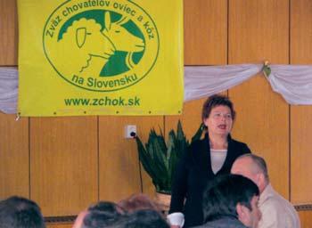účastníkmi.