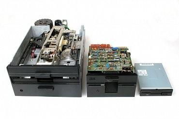 1.2. PRUŢNÝ DISK, FLLOPY DISK, FDD (FLLOPY DISK DRIVE) 19 CHARAKTERISTIKA FDD (FLOPPY DISK DRIVE).