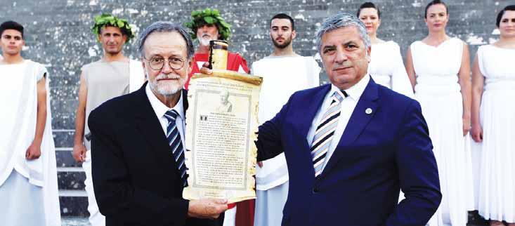 Σε μια συγκινητική τελετή στο Ασκληπιείο Κω, 34 γιατροί από όλο τον κόσμο που συμμετείχαν στο 2ο Διεθνές Συνέδριο για τον Τουρισμό Υγείας, πήραν μέρος στην αναπαράσταση του Όρκου του Ιπποκράτη Αθήνα,