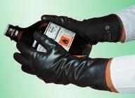 Chemické rukavice PVA Rukavice určené pre prácu s organickými rozpúšťadlami, poťah z polyvinylalkoholu, takmer inertné v aromatických a chlórovaných rozpúšťadlách.