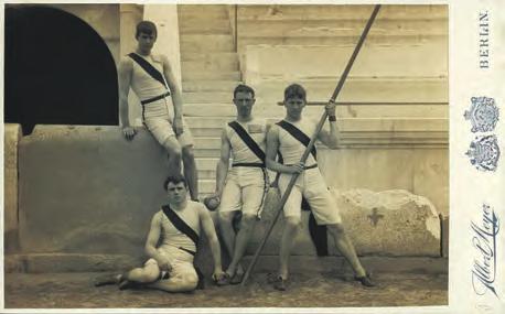 Ὀλυμπιακά 247 MEYER, Albert. Ἡ τελετή ἔναρξης τῶν Ὀλυμπιακῶν Ἀγώνων. [1896]. Πλατινοτυπία (platinotype) ἐπικολλημένη σέ πασπαρτού, 128 x 185 mm.
