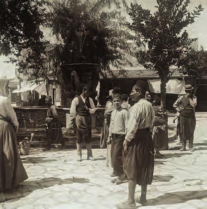 ἀκμές, θήκη), πλάγιο 8 ο, 170 x 260 mm Περιλαμβάνει μεταξύ ἄλλων λήψεις ἀπό τήν Κωνσταντινούπολη (19), τό Ἀϊβαλί (2), τή Σμύρνη (9), τήν