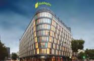 Όλα τα δωμάτια στο Holiday Inn Paris - Porte De Clichy διαθέτουν τηλεόραση επίπεδης οθόνης με δορυφορικά και αθλητικά κανάλια bein.