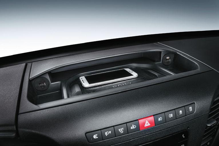 RÁDIO DAB + APLIKÁCIA DAILY BUSINESS UP Doprajte si všetky funkcie rádia DAB, pripojte sa so svojím smartfónom alebo tabletom k vozidlu a