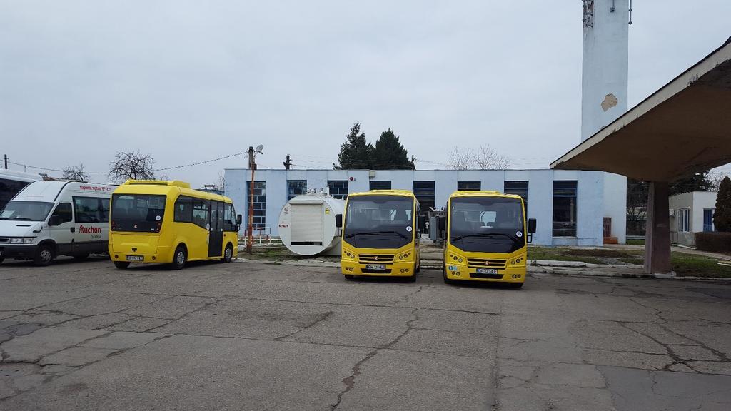 Figură 2-25 Autobuze Karsan JEST garate în curtea operatorului Figură 2-24 Imagini cu un autobuz Mercedes Benz în
