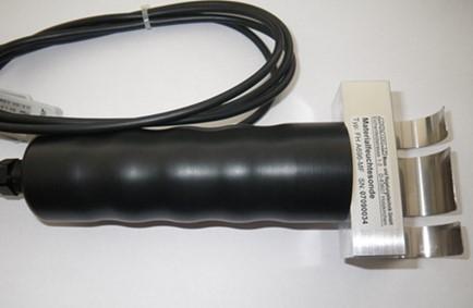 Odporové meranie vlhkosti - elektrická metóda Dva senzory sa zatlčú, zarazia alebo zavŕtajú do časti stavebnej konštrukcie a odmeria sa elektrický odpor v Vlhké látky sú elektricky vodivejšie, t.j. ich elektrický odpor je nižší.