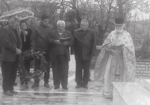 θεση στεφάνου από τον πρόεδρο της τοπικής κοινότητας κ. Πέτρο Χαντζή, τηρήθηκε ενός λεπτού σιγή και εψάλλει ο Εθνικός Ύμνος.