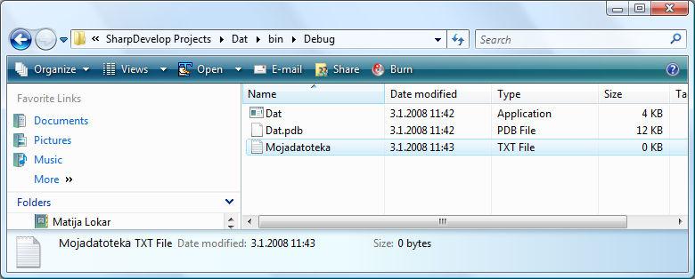 15.5 PODATKOVNI TOKOVI Kratica IO v imenskem prostoru System.IO predstavlja vhodne (input) in izhodne (output) tokove (streams). S pomočjo njih lahko opravljamo želene operacije nad datotekami (npr.