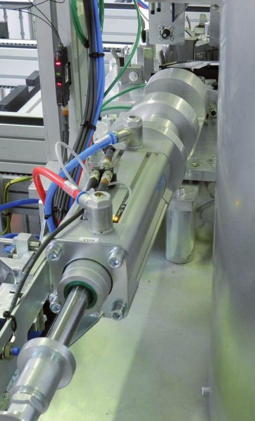 elektrické a v osi Z pneumatický pohon od Festo. Na prisatie kľučky manipulátorom je použitý vákuový ventil OVEM.