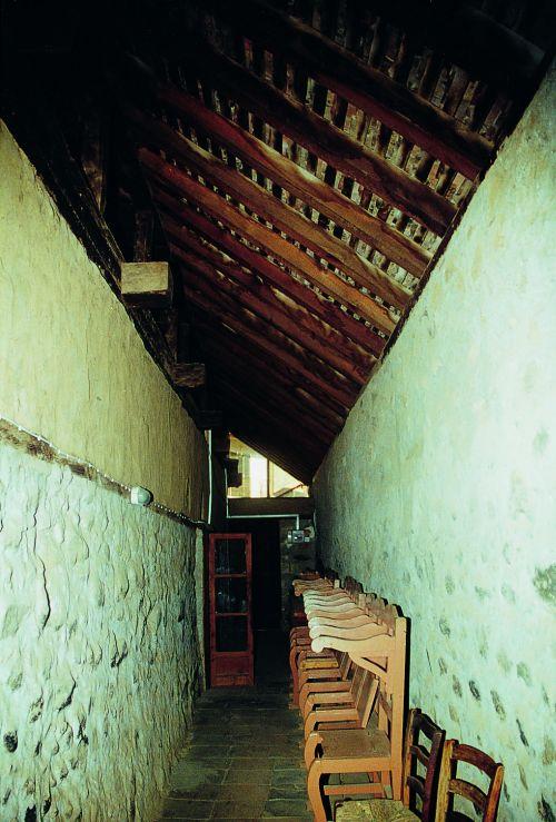 Εκκλσιαστικ αρχιτεκνικ (13 20 ς) Όπως διαδρόμων ανδρών γυικωνίτες. τελευί χαμλό Μλλά) σμαντικά εσωτερικ γάλς ρατ φαίνει ύψ (ν χαμλότερ καλύπνι λόγω κλίσς (π.χ. κάτω Βασικό χρστικύς Αρχάγγελ, επιφάνεια ) κνό κλίσς αυί σανίδωμα λόγς απλ χαρακριστικό ν σαν πρέκσ εδάφς (αύξσ γυίκες αρχικά κεραμιδιών.
