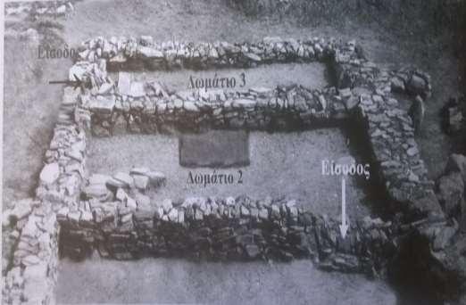 Εικόνα 7. Διμήνι. Οριζόντιος κεντρικός δρόμος (Αδρύμη 2013 εικ.
