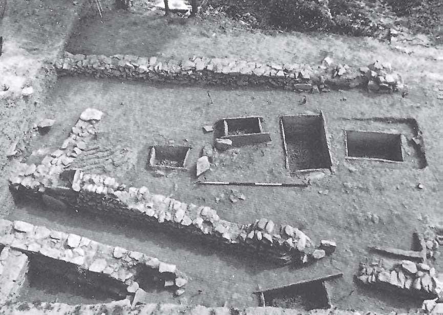 Εικόνα 35 Πευκάκια: κτιστοί